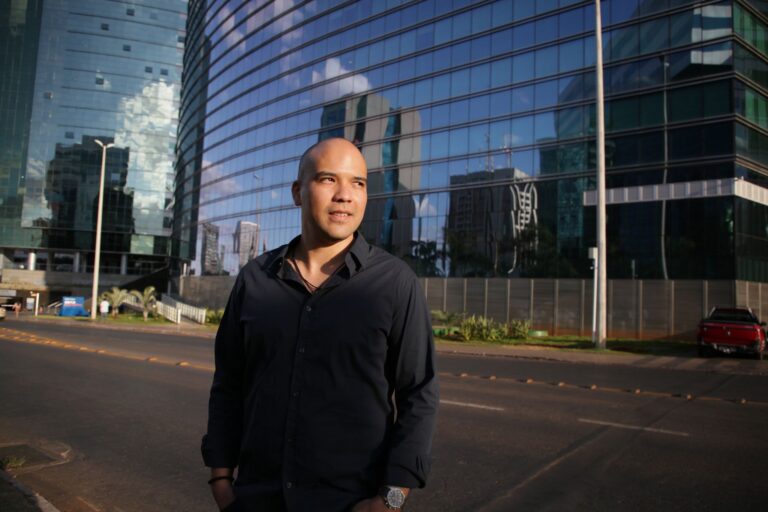 Prédios comerciais e centro financeiro no Brasil representam a movimentação do crédito corporativo