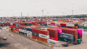 Contêineres e operações portuárias de exportação de carne bovina do Brasil para o mercado internacional